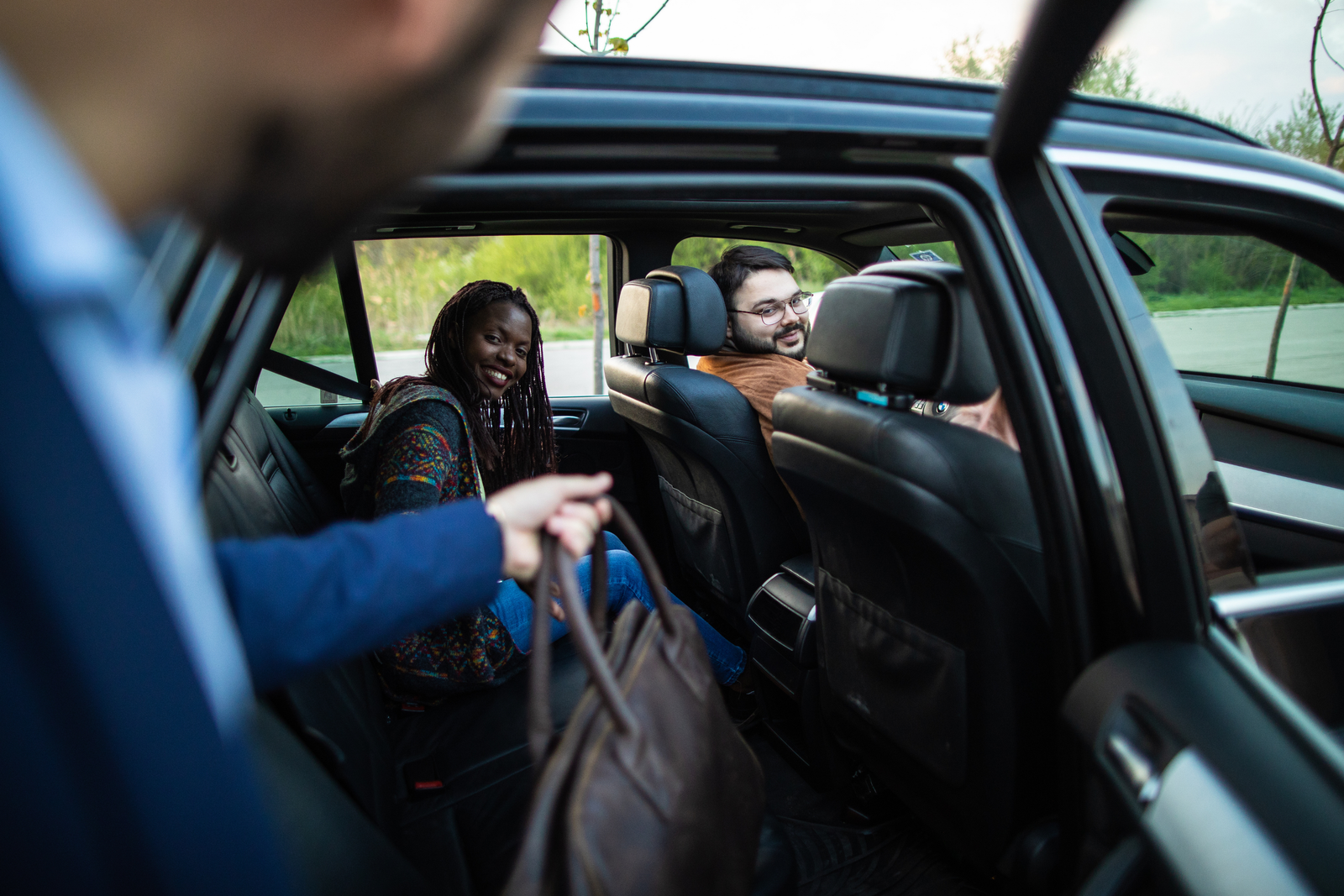 Personal assistance with luggage at the vehicle
